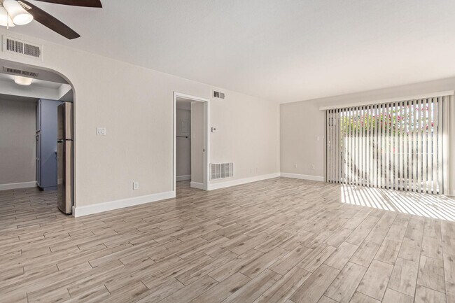 Building Photo - 3825 E Camelback Rd