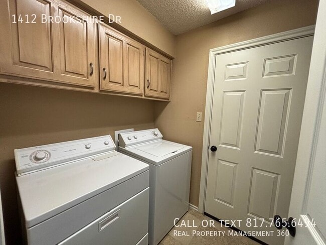 Building Photo - 1412 Brookshire Dr
