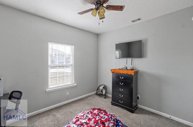 Building Photo - 56 Avondale Dr NE