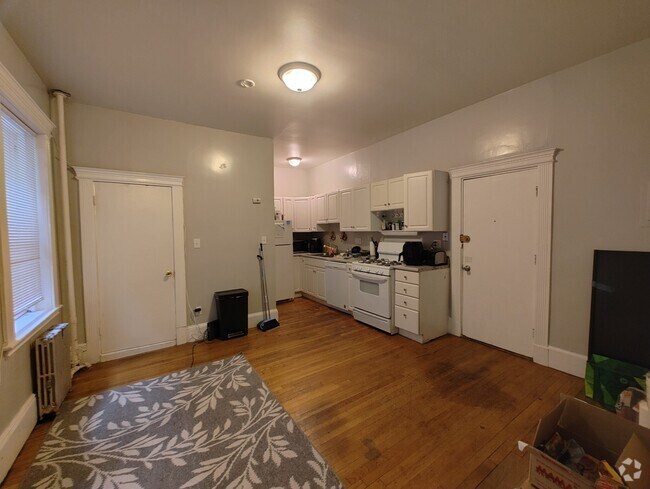 Building Photo - 460 Park Dr