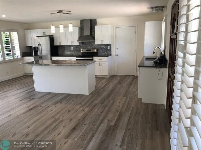 Building Photo - 807 SE 9th Terrace