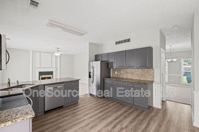 Building Photo - 10905 Pinewalk Forest Cir