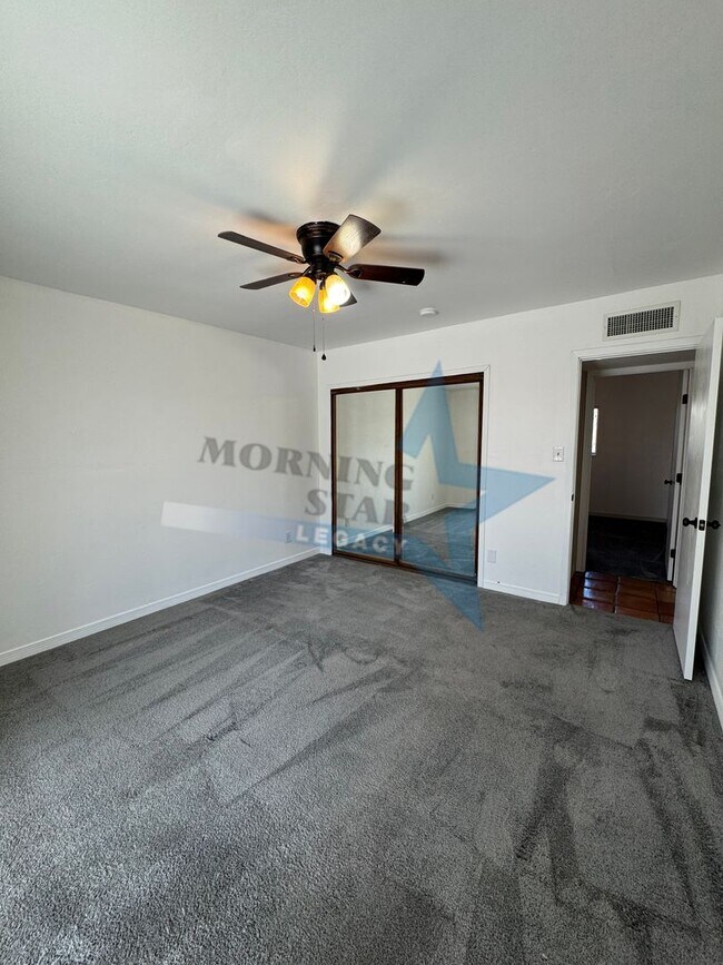 Building Photo - 3-Bedroom Home - True Desert Living!