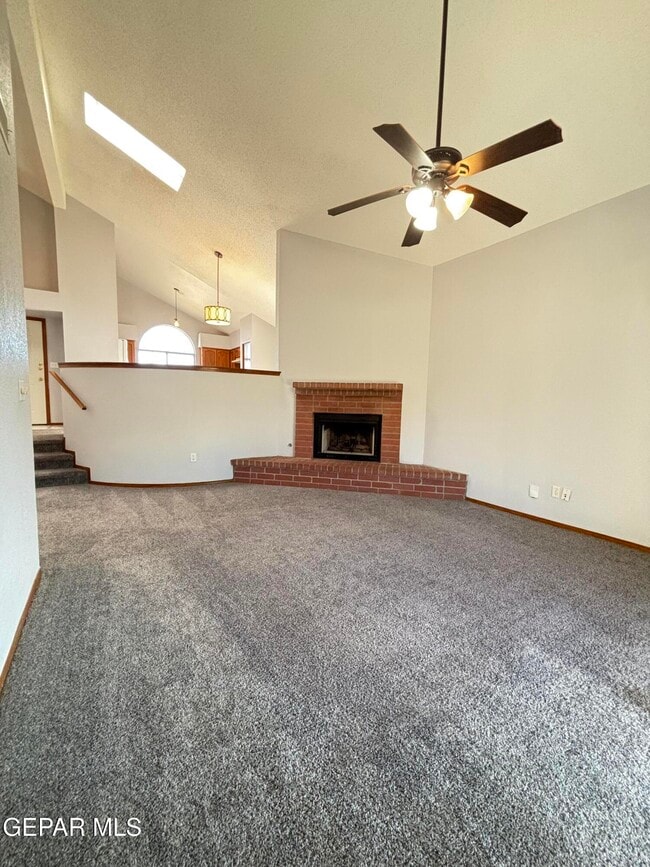 Building Photo - 10905 Loma De Rio Pl