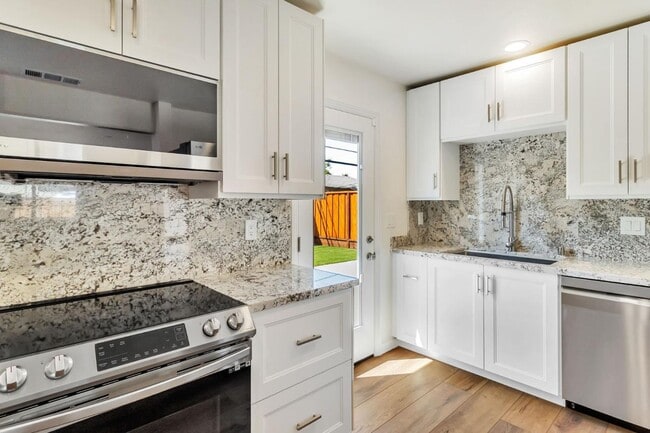 Building Photo - 1958 Woodside Rd