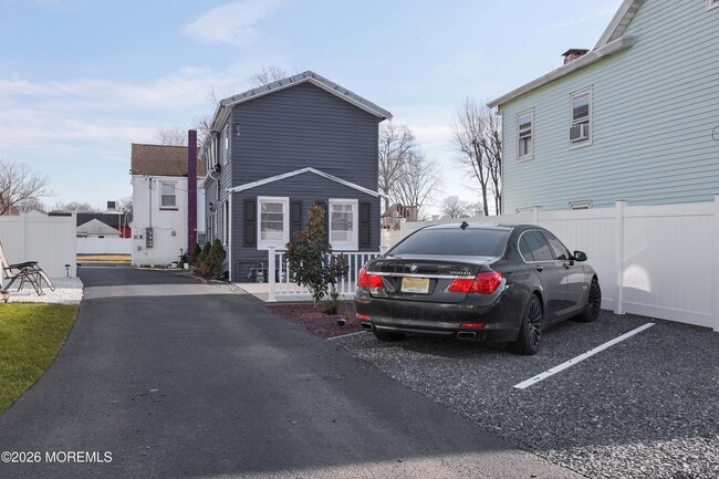 Building Photo - 12 Main St