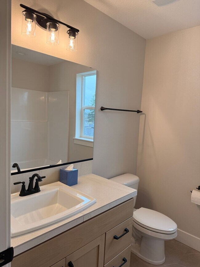 Building Photo - Gorgeous 3 Bedroom with Loft and Bonus Room! High Ceilings! Pantry! Keyless Entry! Double Oven & ...