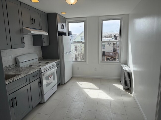 Building Photo - 419 4th St