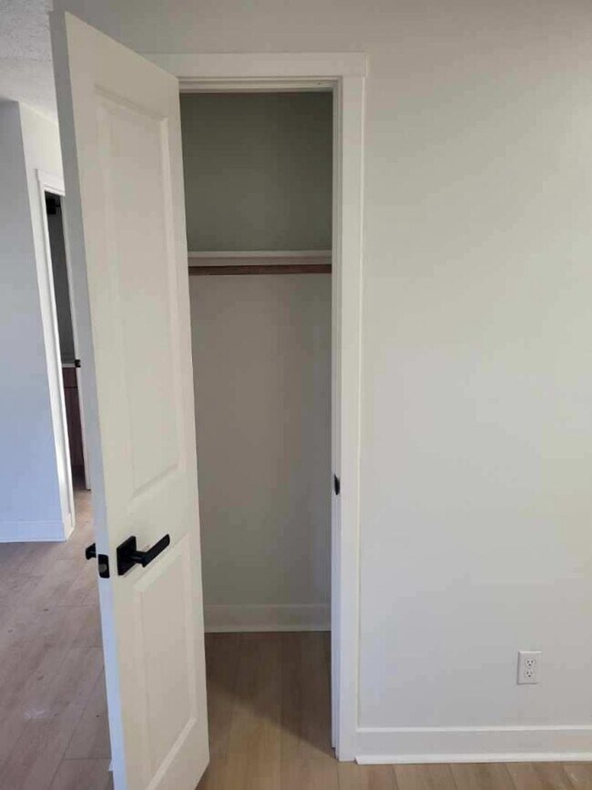 Building Photo - *Newly Renovated* Premium Style 2-Bedroom Apartment Home