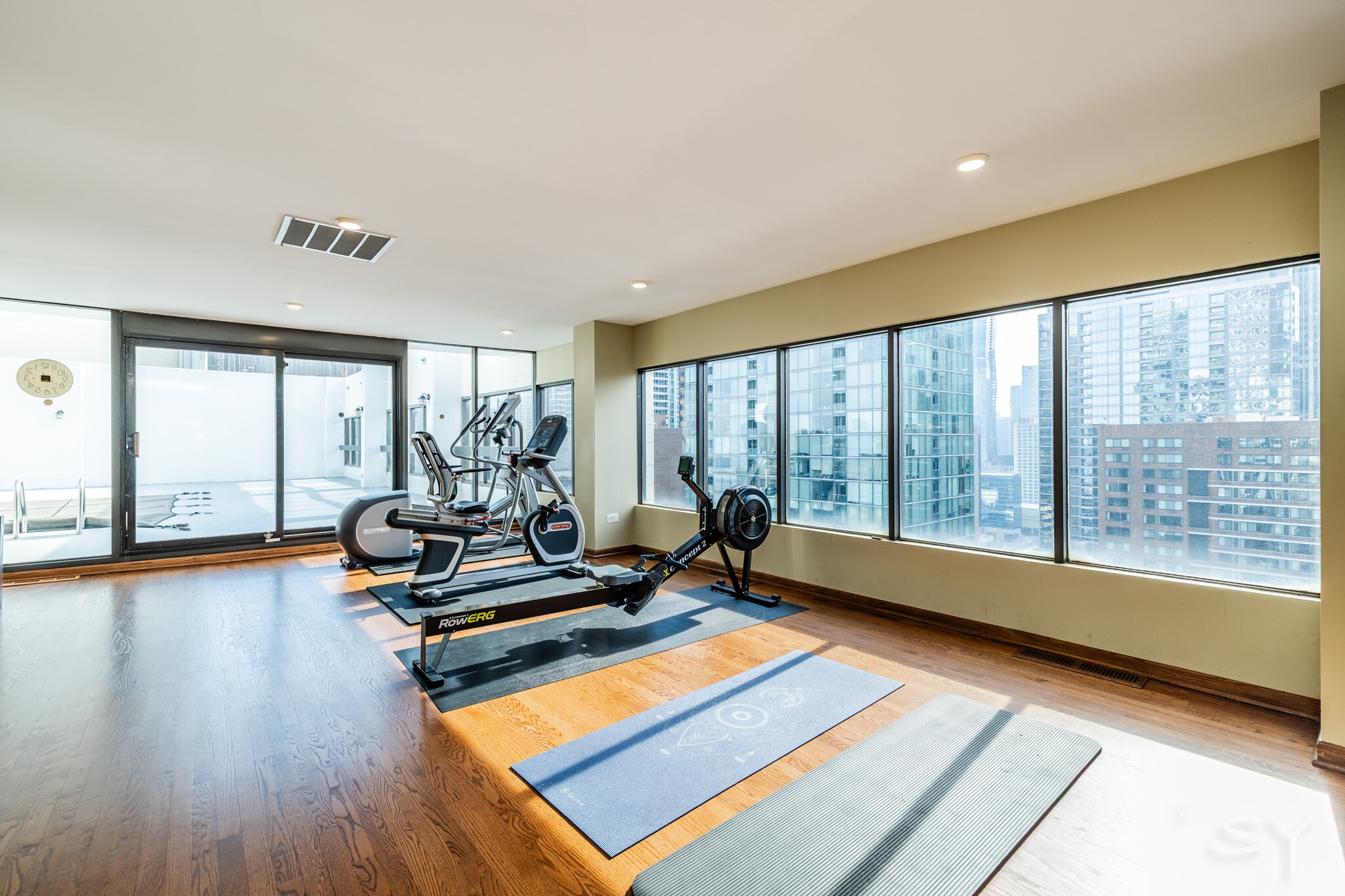 Building Photo - 230 E Ontario St