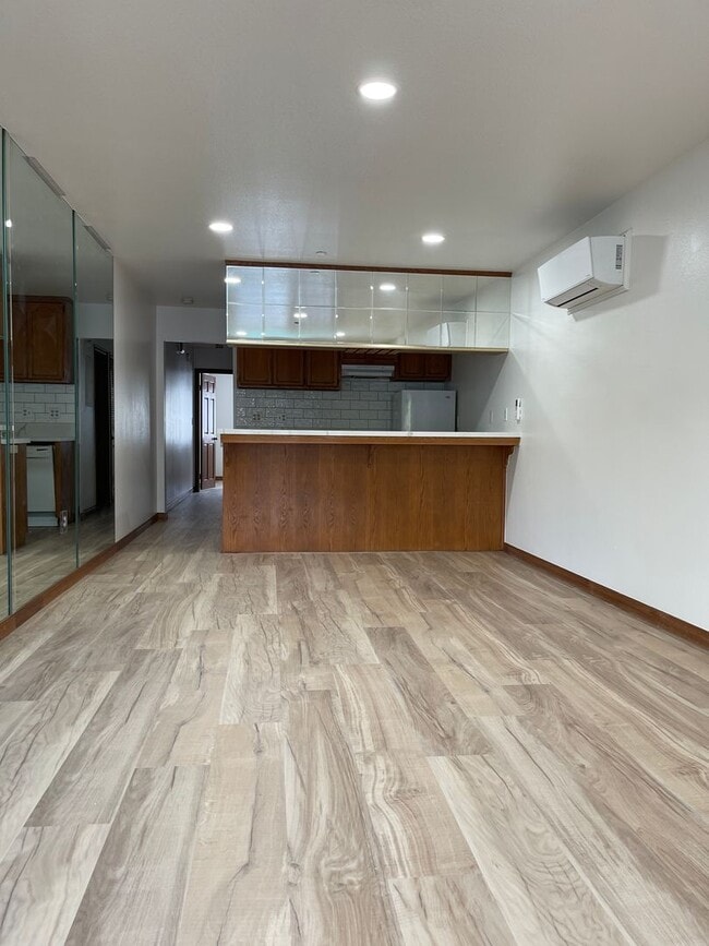 Primary Photo - Los Caballeros #320