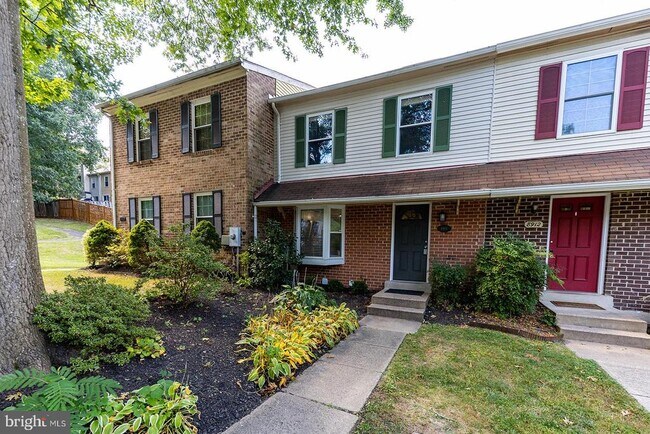 Building Photo - 8914 Shamrock Ct