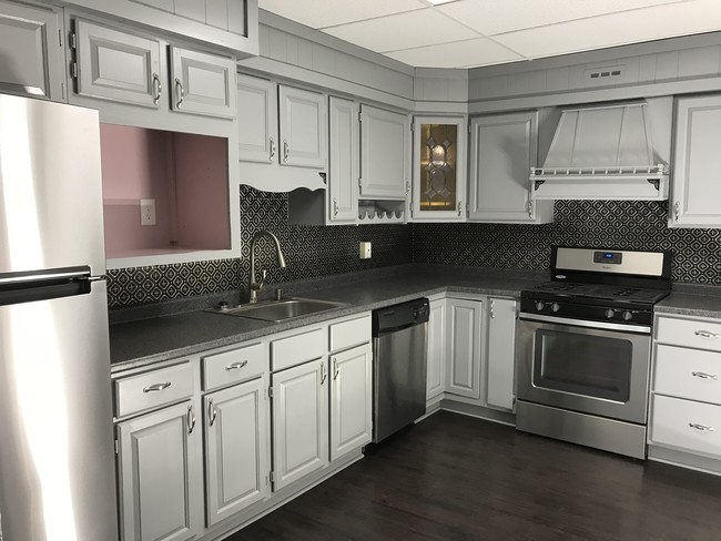 Kitchen-1a - 4045 5th Ave