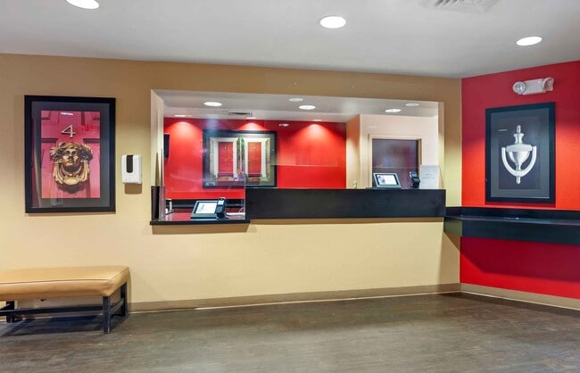 Building Photo - Furnished Studio-Palm Springs - Airport