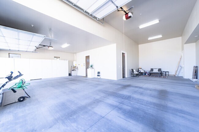 Building Photo - Stunning 3 Bed, 2.5 Bath Prescott Home wit...