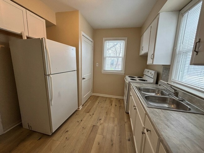 Building Photo - 22517 Petersburg Ave