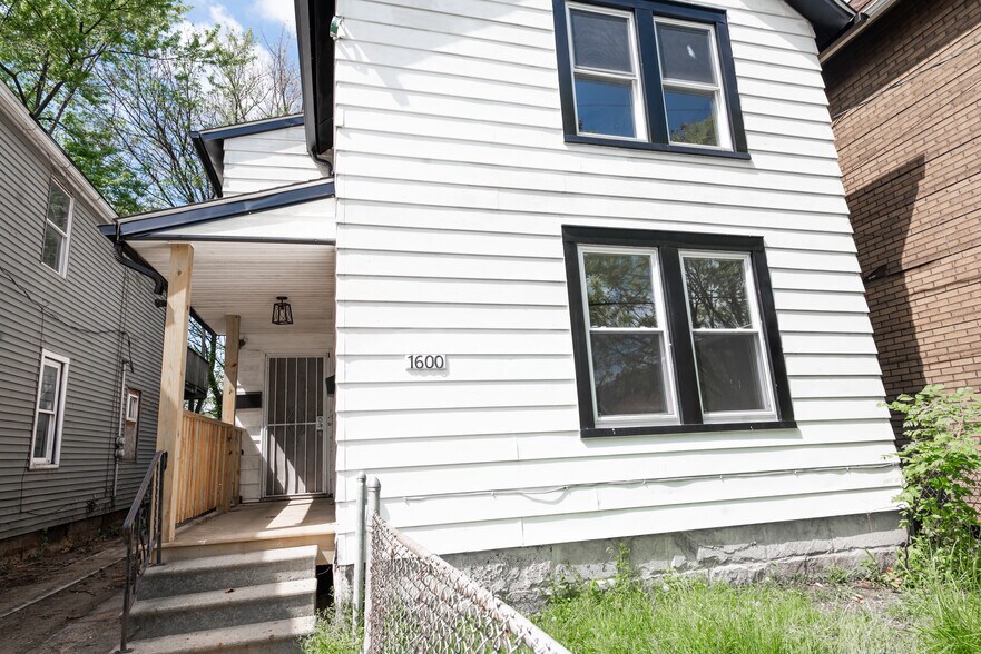 Building Photo - 1600 E 49th St