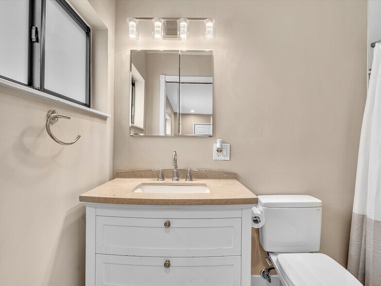 Master bath, toto toilet - 5408 NE 3rd Ter