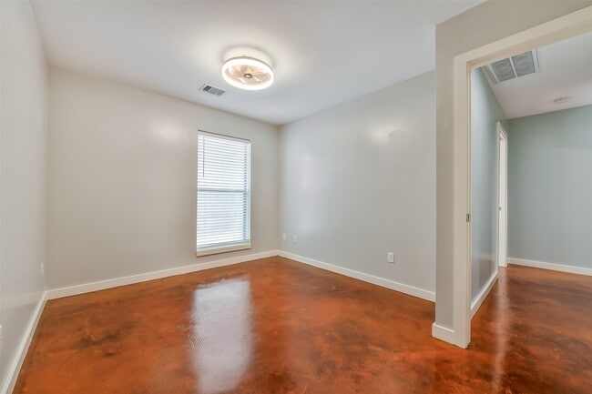 Building Photo - 2716 Chenevert St