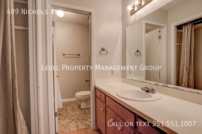 Building Photo - 409 Nichols Ave