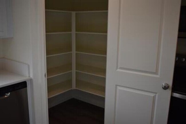 Building Photo - 4523 Iris Ct