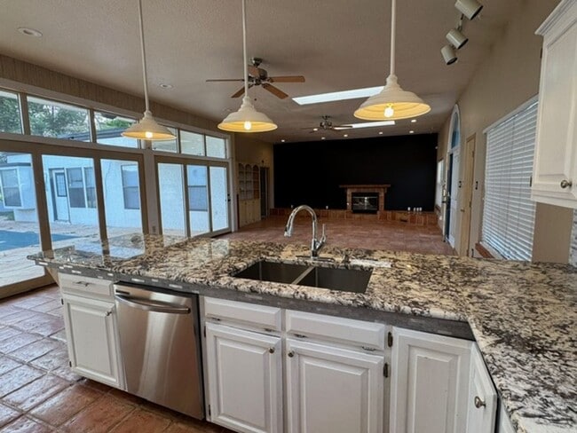 Building Photo - Spacious 3 Bed Home with Pool & Hot Tub!