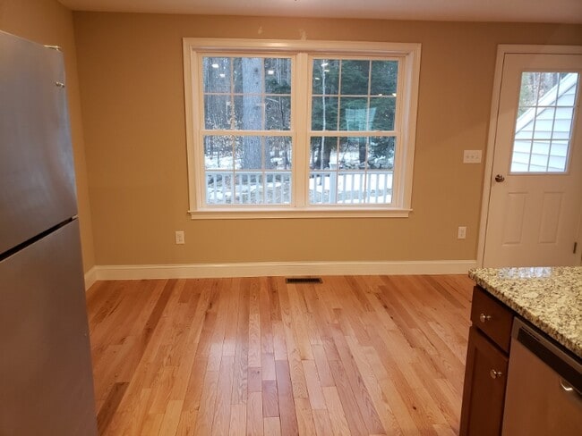 Building Photo - 10 Cardigan Ct