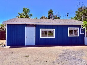 Building Photo - Adorable two bedroom one bath home in Los ...