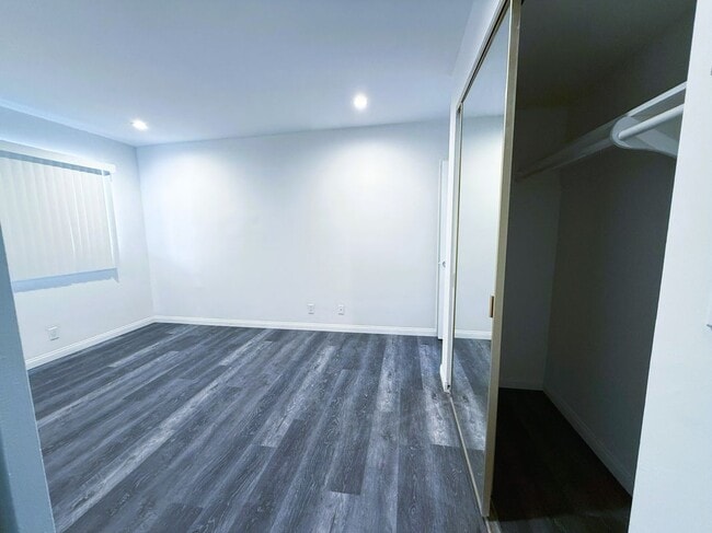Building Photo - 525 Fischer, 1