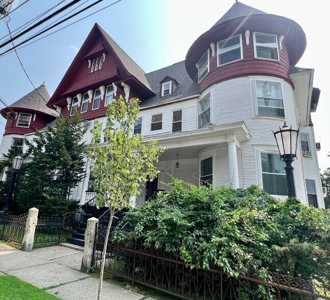 Building Photo - 1202 Vine St