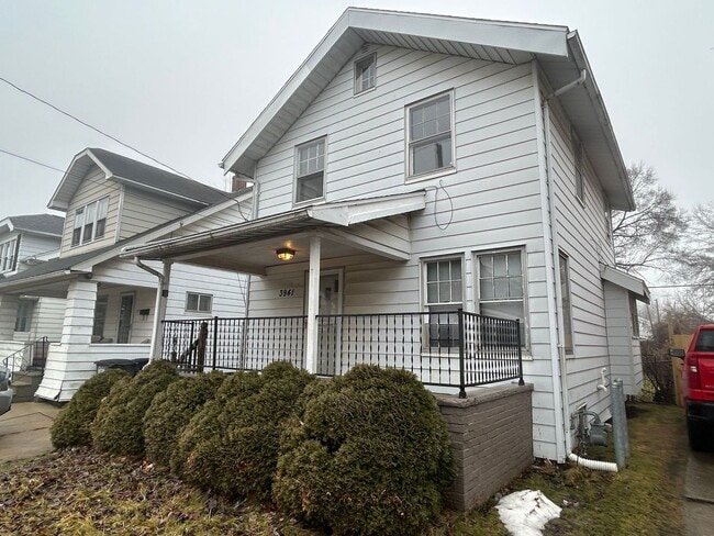 Building Photo - Charming 3-bed, 1-bathroom house located in North End Toledo, OH.