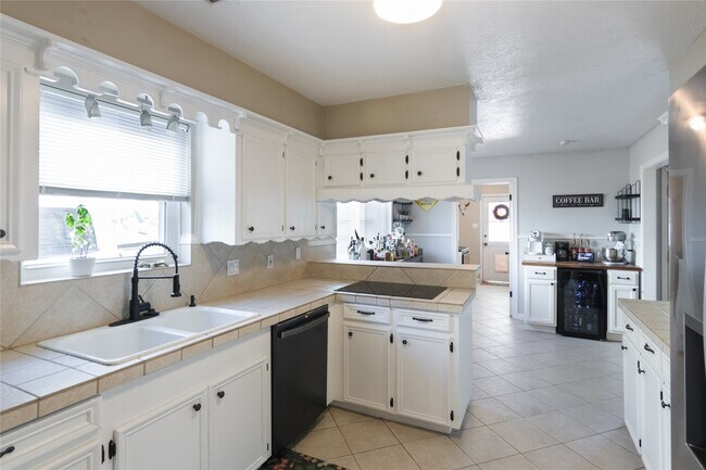 Building Photo - 13418 Paradise Valley Dr