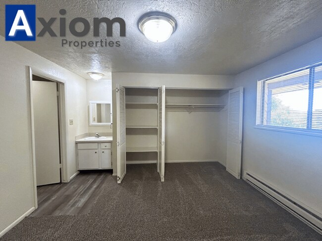 Building Photo - 2128 Marigold St