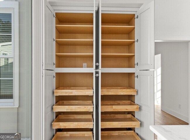 Building Photo - 940 Laurel Brooke Ave