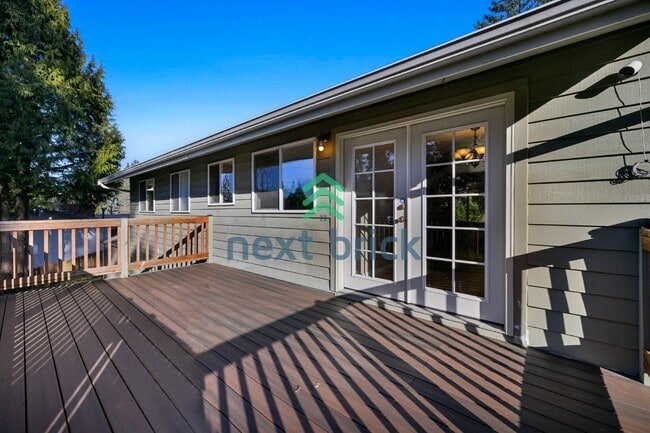 Building Photo - Prime Bellevue Home in a Highly Desirable Neighborhood