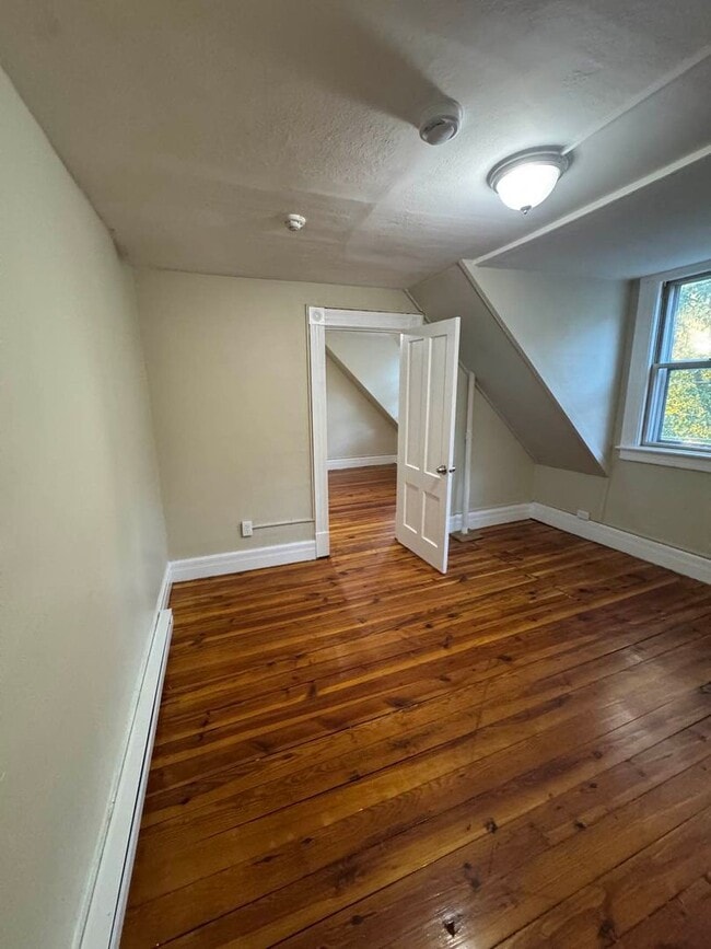Building Photo - Charming 1-Bedroom Apartment in Russell, MA
