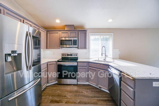 Building Photo - 8601 NE 84th St