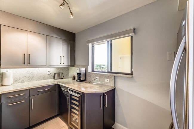 Building Photo - 200 Ocean Trail Way