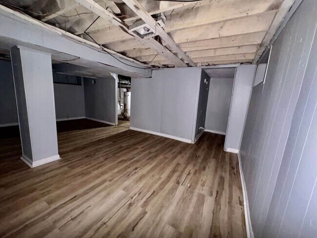 Building Photo - Spacious 2-Bedroom + Den Home with Ample Parking & Backyard!