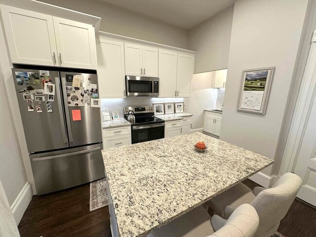 Building Photo - 112 Pinckney St