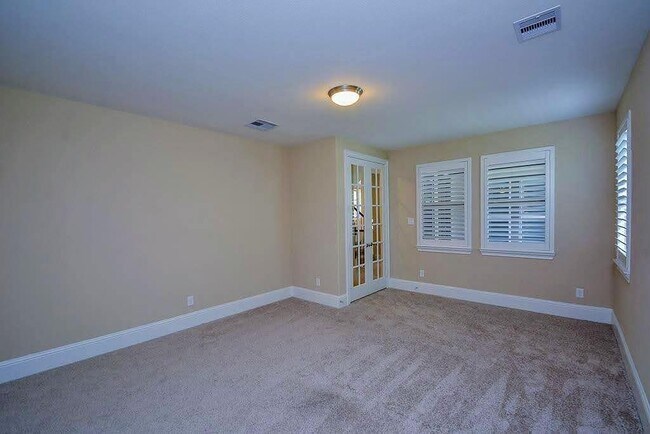 Building Photo - 15907 Court St