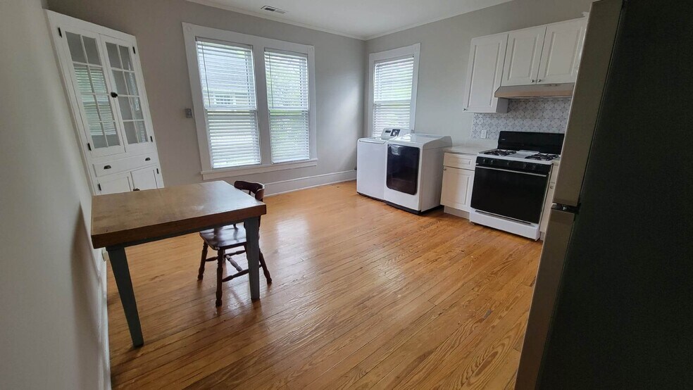 Kitchen - 511 Cleveland St