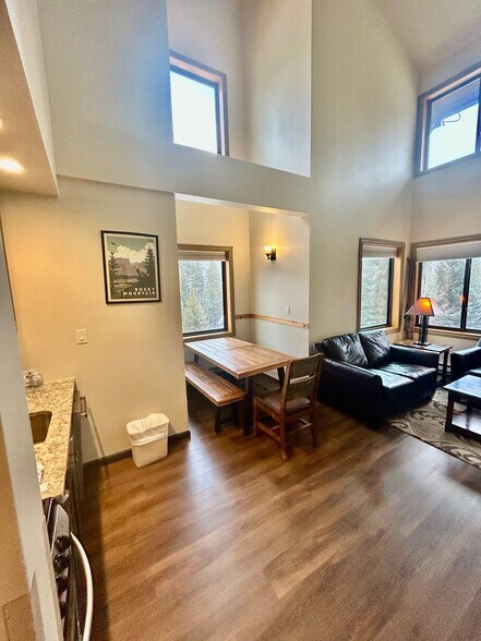 Building Photo - 1211 W Keystone Rd