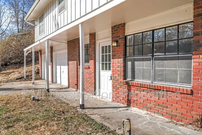 Building Photo - 3542 N 60 St