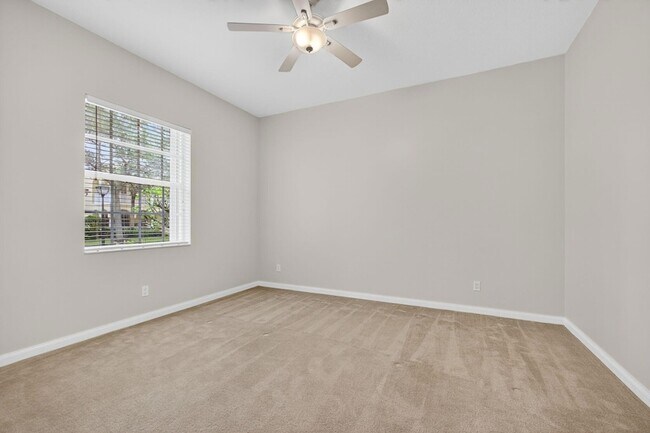 Building Photo - 121 Savona Dr