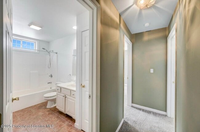 Building Photo - 28 Robin Ln