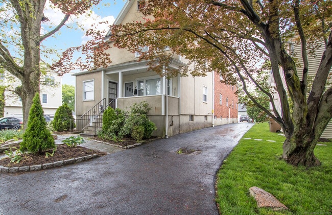 Building Photo - 78 Dora St