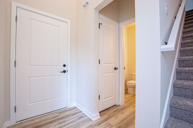 Building Photo - 7118 N 79th Ct