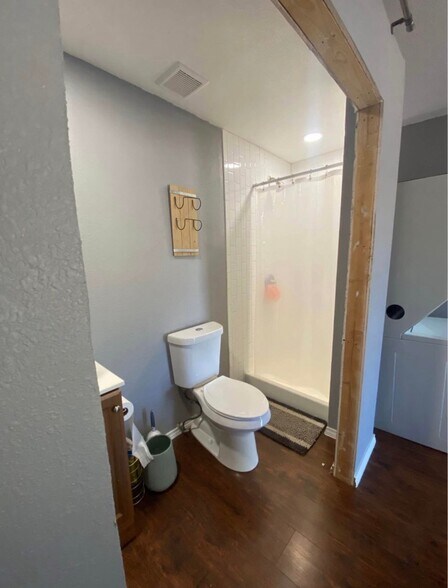 Building Photo - 685 Englehart