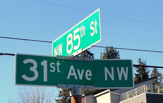 Building Photo - Charming Ballard  Daylight One Bedroom Plu...